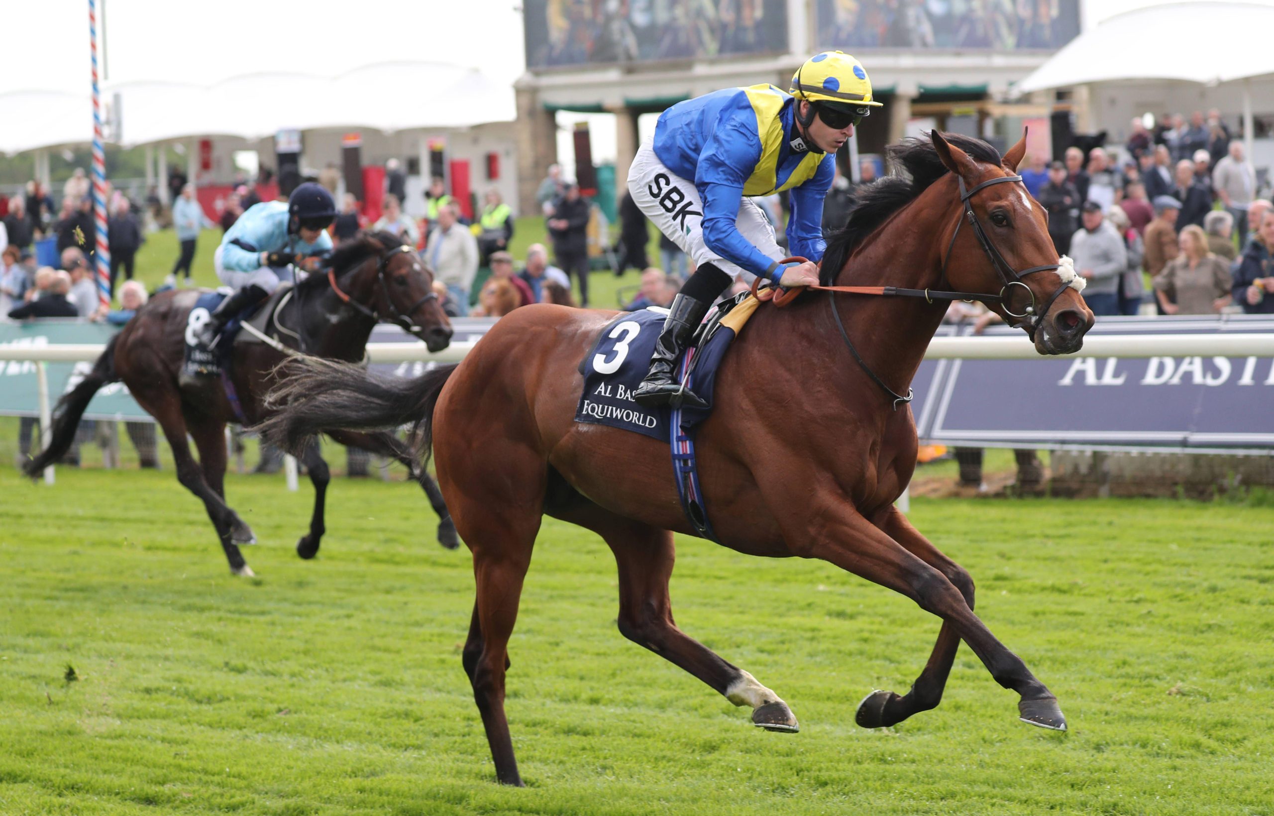 DESERT CROWN RIDDEN BY RICHARD KINGSCOTE, AL BASTI EQUIWORLD DUBAI DANTE STAKES, 2022