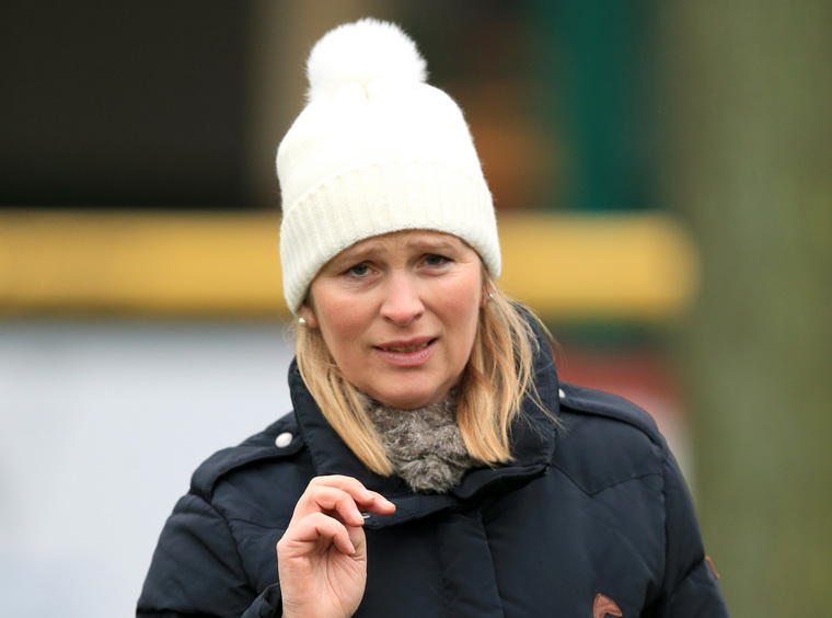 Sunday Lucky 15 Tips. Silent Assistant looks a solid proposition for Emma Lavelle.