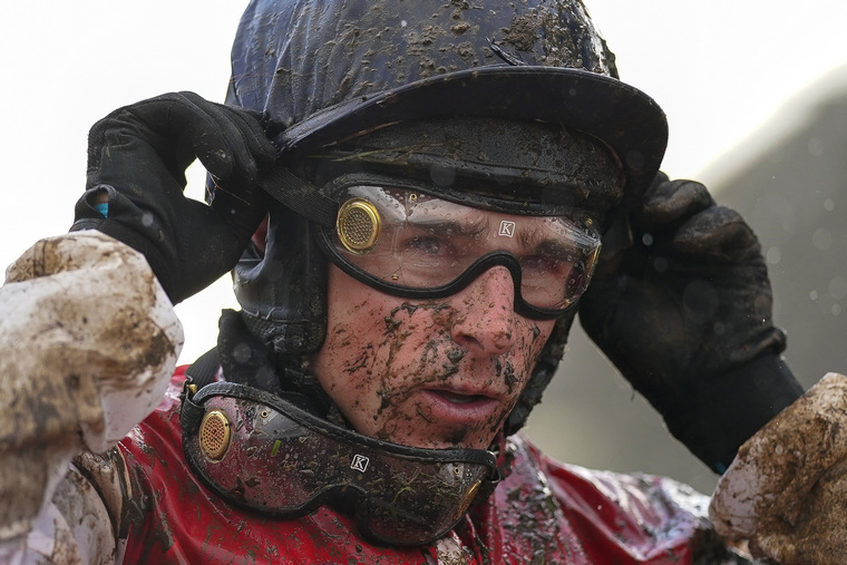 UK horse racing tips on Saturday. Harry Skelton can ride a winner at Worcester.